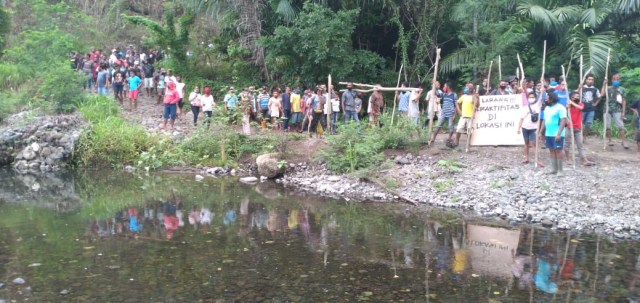 FPUN Pagari Jalan Masuk Menuju Lokasi Perkebunan Kemiri Sunan PT BIS di Ngada 