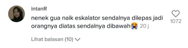 Lucu dan Polos, Seorang Santri Lepas Sandal saat Mau Masuk Bioskop (6555)