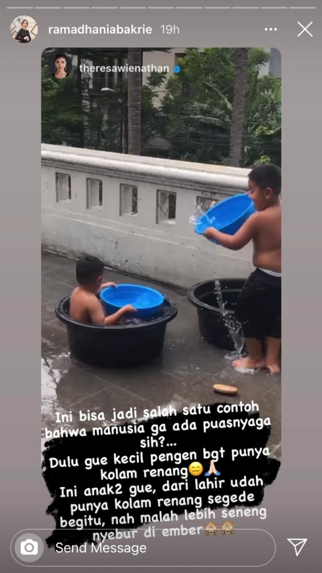 Punya Kolam Renang, Nia Ramadhani Heran Anaknya Lebih Senang Nyebur di Ember (2)