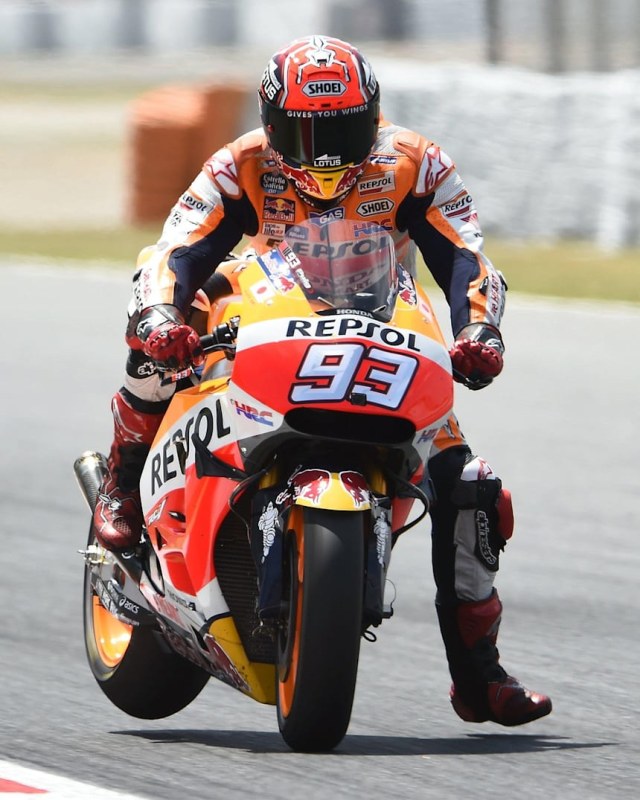Alasan Pebalap MotoGP Turunkan Kaki Ketika Mau Menikung, Siapa Pelopornya? (171175)
