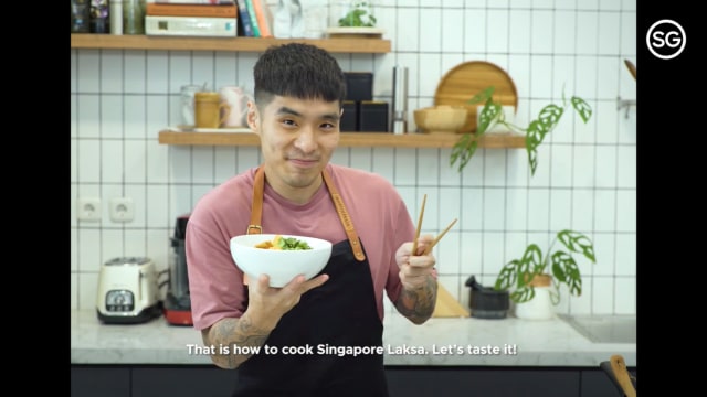 Chef Martin memberikan tips membuat Laksa Singapura. Dok. STB