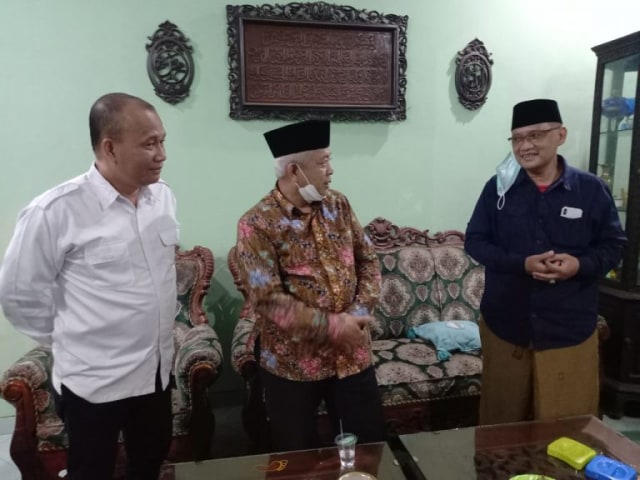 KH. Irfan Yusuf Hasyim, memberikan dukungan dan doa restu pada Calon Bupati Malang nomor urut satu, Muhammad Sanusi.