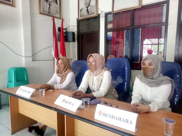 Pengurus Perempuan Indonesia Raya (Pira) Kabupaten Kuningan saat menyampaikan keterangan pers, Rabu (21/10/2020). (Andri Yanto)