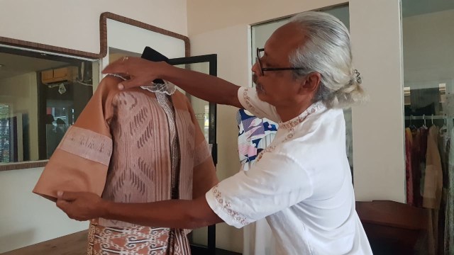 Foto: Upaya Uke Tugimin Pertahankan Tradisi Tenun di Tengah Arus Modernisasi (315183)
