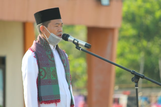 Ketua Pengurus Wilayah Nahdlatul Ulama (PWNU) Bangka Belitung, sekaligus Pendiri Pondok Pesantren Hidayatussalikin, KH Ahmad Ja’far Siddiq, saat menghadiri upacara peringatan Hari Santri Nasional 2020. (ist)