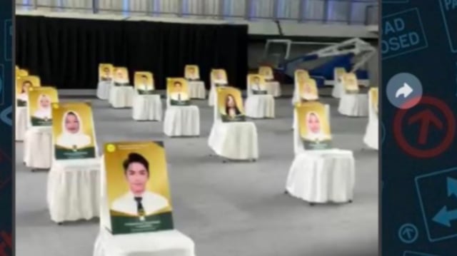 Prosesi Wisuda Ini Diwakili Foto tapi Jaga Jarak, Netizen: Kayak Orang Meninggal (128126)
