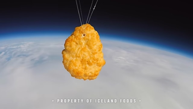 Supermarket Iceland Foods meluncurkan nugget ayam ke luar angkasa. Foto: Iceland Foods/YouTube