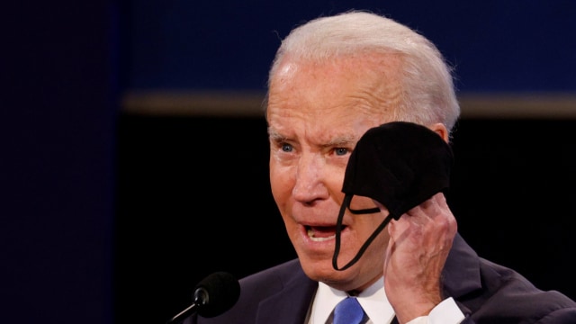 Calon presiden dari Partai Demokrat Joe Biden dalam debat kampanye presiden 2020. Foto: Mike Segar/Reuters