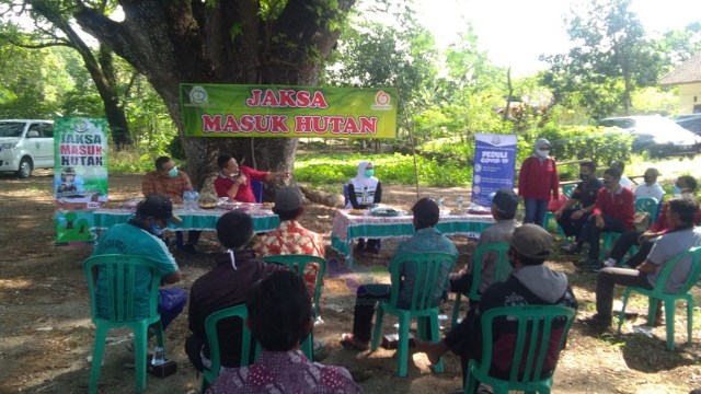 Upaya Lestarikan Hutan, Kejaksaan Negeri Bojonegoro Gelar 'Jaksa Masuk Hutan' (303567)