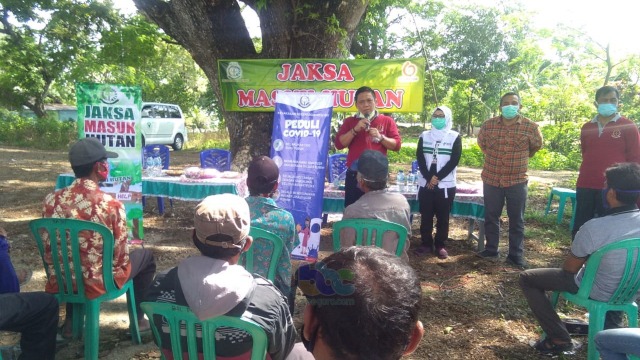 Upaya Lestarikan Hutan, Kejaksaan Negeri Bojonegoro Gelar 'Jaksa Masuk Hutan' (303568)