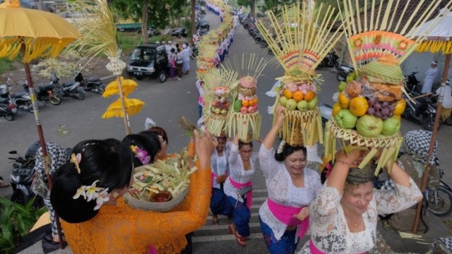 Ilustrasi pakaian adat Bali. Foto: ANTARA FOTO/Nyoman Hendra Wibowo