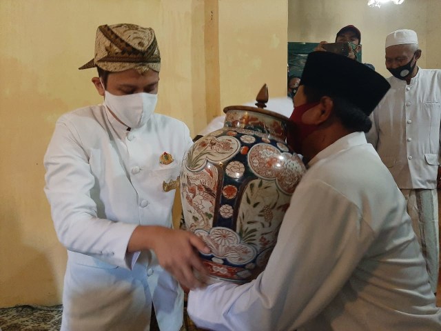 Tradisi Siraman Panjang di Keraton Kasepuhan Cirebon Digelar Terbatas (36264)