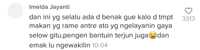 Antrean Ramai, Emak-emak Pelanggan Warung Sate Inisiatif Bantu Siapkan Hidangan (519262)
