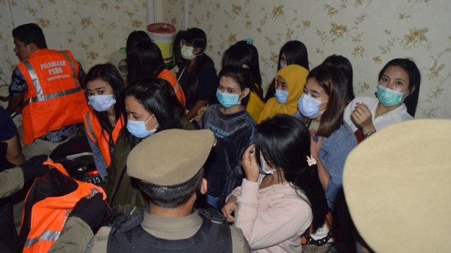 Panti Pijat di Tangsel Digerebek, Belasan Terapis dan Alat Isap Sabu Diamankan (46838)
