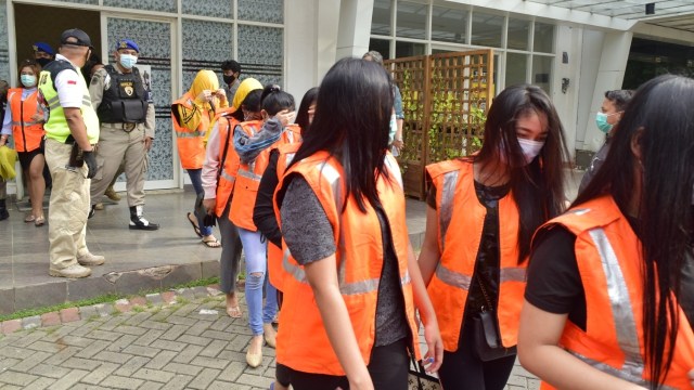 Panti Pijat di Tangsel Digerebek, Belasan Terapis dan Alat Isap Sabu Diamankan (46837)