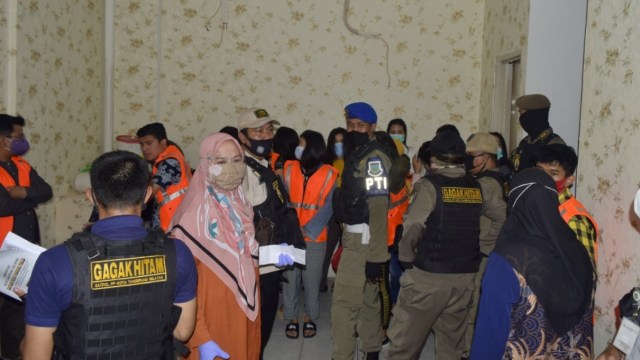 Panti Pijat Eiffel Disegel karena Langgar PSBB, Izin Operasi Terancam Dicabut (35411)