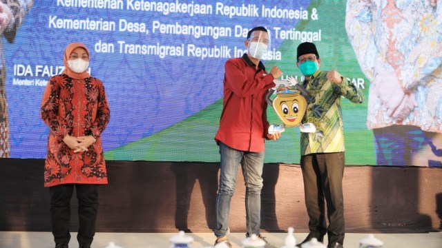 Mendes PDTT dan Menaker Memulai Program 1.000 Sanitasi dan MCK dari Tuban (115111)