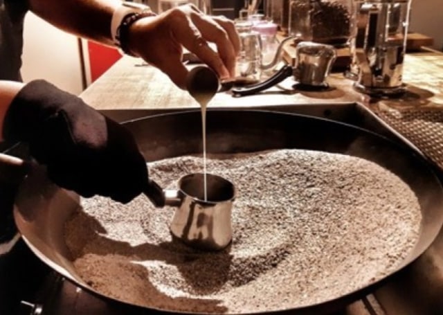 Sensasi kopi Turki yang diseduh dengan pasir panas. Foto-foto: Masruroh/Basra﻿