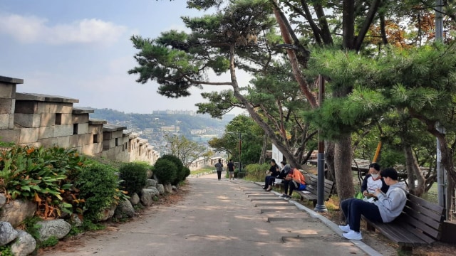 Tembok di sekitar Taman Waryong, Korea Selatan. Foto: Khiththati/acehkini