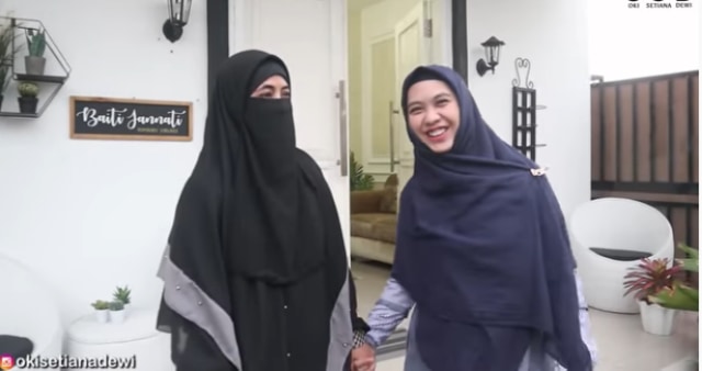 Rumah Umi Pipik. Foto: YouTube Oki Setiana Dewi