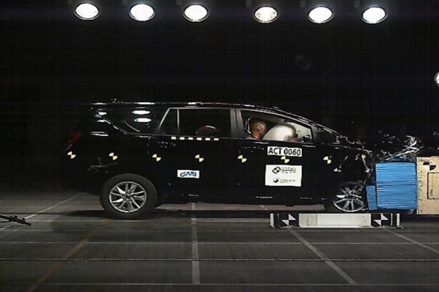 Toyota Innova Raih Bintang 5 Uji Tabrak ASEAN NCAP (38336)