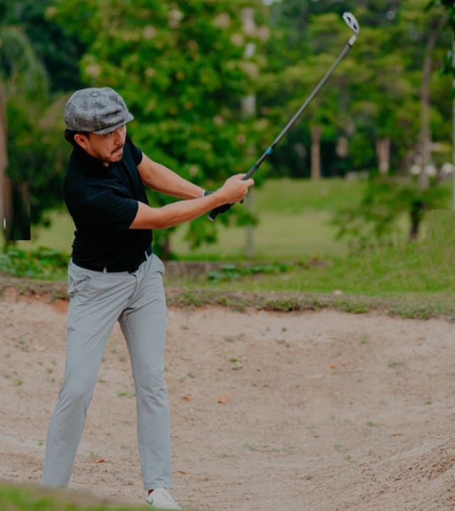 7 Potret Sporty Selebritis Saat Main Golf (81861)