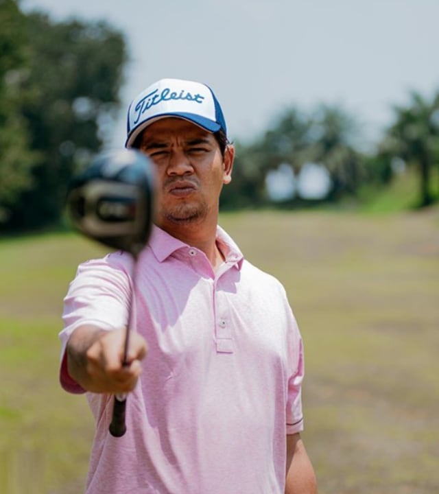 7 Potret Sporty Selebritis Saat Main Golf (81862)