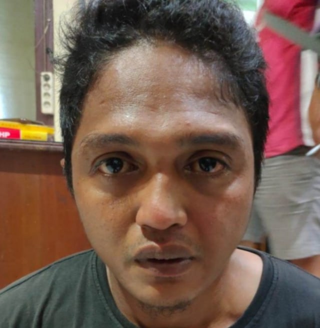 Pelaku pembunuhan pekerja Cafe saat diamankan oleh Polda Kalimantan Tengah.