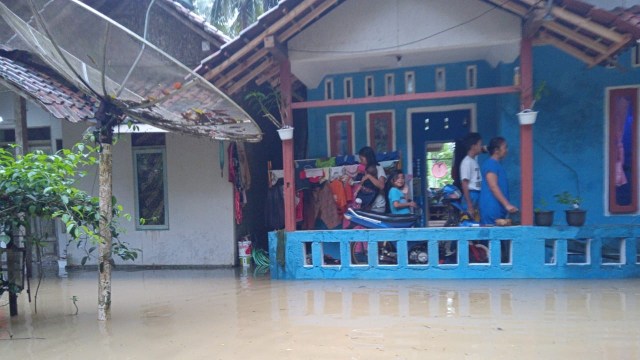Rumah terendam banjir di Pangandaran, Jawa Barat, Selasa (27/10). Foto: BNPB