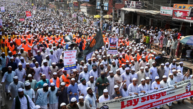 Aktivis dan Partai Politik Islam di Bangladesh menggelar unjuk rasa menentang Prancis di Dhaka, Bangladesh.  Foto: MUNIR UZ ZAMAN / AFP