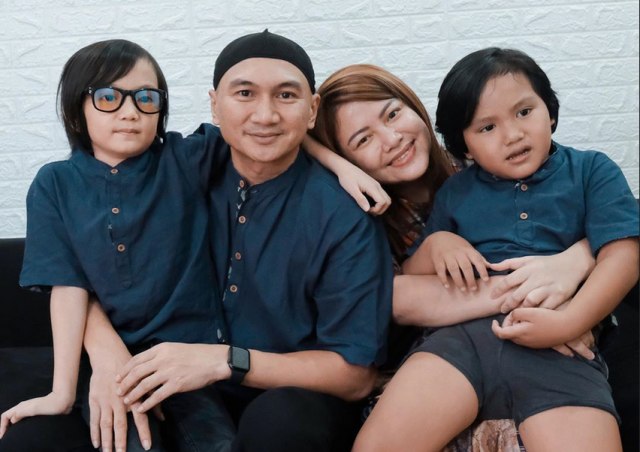 Kekhawatiran Anji dan Wina Natalia karena Tangan Anaknya Kemasukan Cacing (358725)