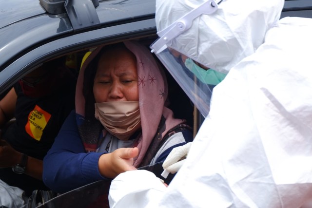 Foto: Rapid Test di Dua Perbatasan Bandar Lampung Jelang Libur Panjang (22681)