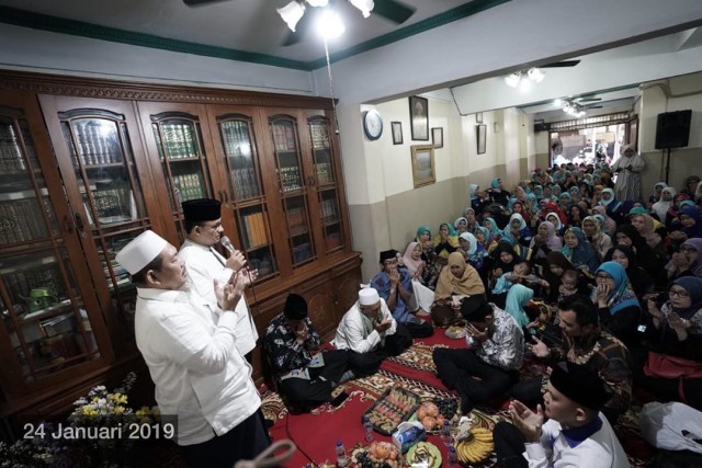 Anies Sampaikan Duka Atas Meninggalnya KH Fahrurrozi Ishaq (27143)