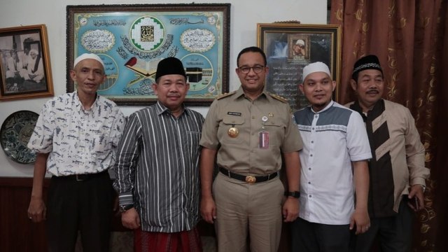 Gubernur DKI Jakarta Anies Baswedan saat bersama KH. Fachrurrozi Ishaq. Foto: Instagram/@aniesbaswedan