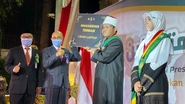 KBRI Cairo Gelar Pass Through Graduation dan Apresiasi Prestasi Bagi 170 Orang Duta Al-Azhar yang siap mengabdi untuk negeri. Foto: DOK. KBRI Cairo