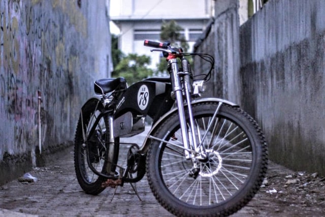 Bikin Sepeda Lowrider Rasa Motor Listrik, Modalnya Rp 25 Juta! (63027)