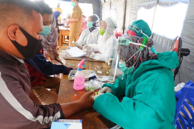 Dua Hari Pemeriksaan Rapid Test di Perbatasan Bandar Lampung, 16 Orang Reaktif (21369)