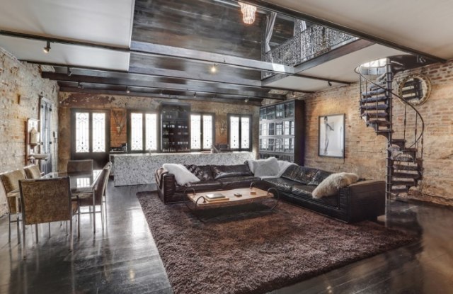 Rumah yang luarnya tampak kumuh tapi dalamnya mewah milik musisi Lenny Kravitz. Foto: dok. REMAX N.O Properties