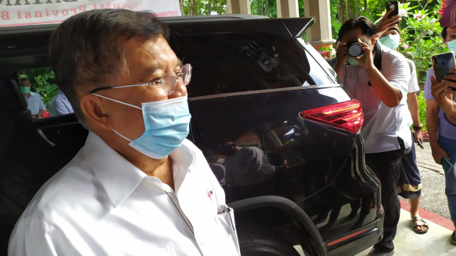Jusuf Kalla usai bertemu dengan Wakil Gubernur Bali Cok Ace - ACH