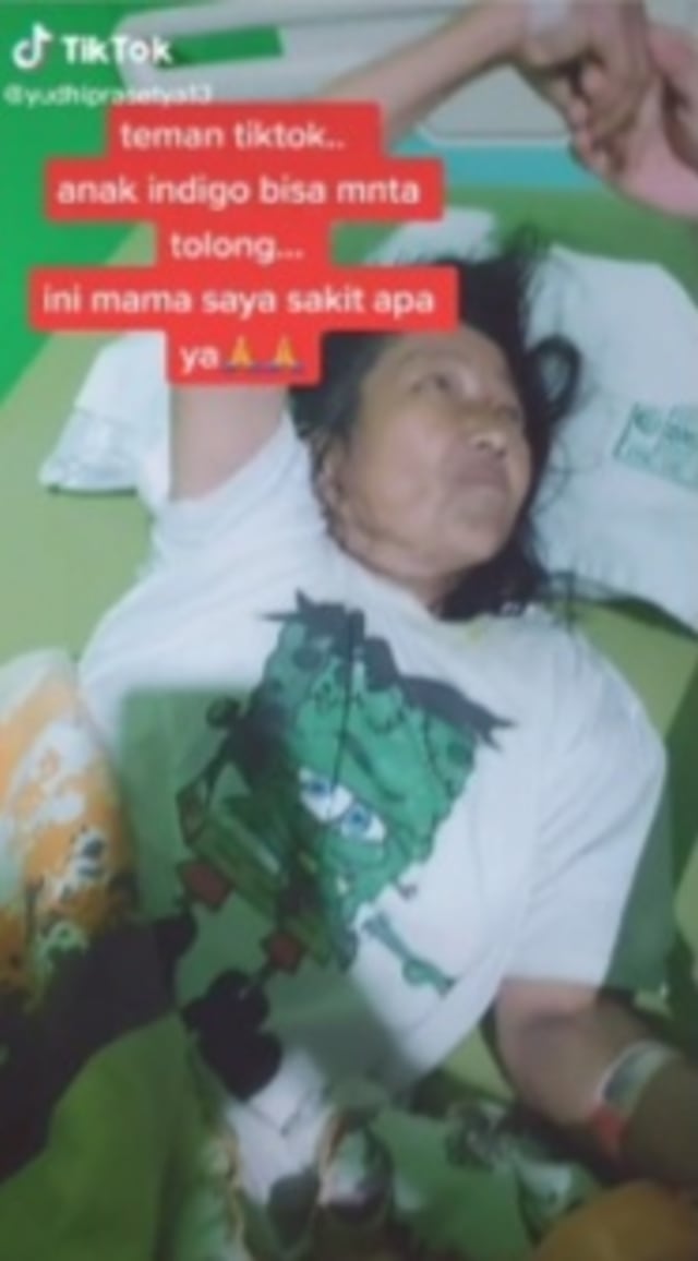 Viral seorang bergelagat aneh dan selalu memegang erat tangan anaknya selama dirawat di rumah sakit. (Foto: TikTok/@yudhiprasetya 13)