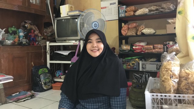 Foto Rita Ningsih dirumahnya dan barang dagangannya, di RT 2 RW 8 Desa Pandansari, Kabupaten Magelang, Selasa (27/10/2020)