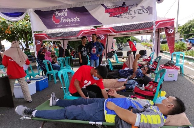 Libatkan 10.648 pendonor, aksi donor darah kolaborasi Komunitas Indonesia Timur ini sukses eaih 2 rekor MURI. Foto-foto: Dok.Komunitas Indonesia Timur﻿