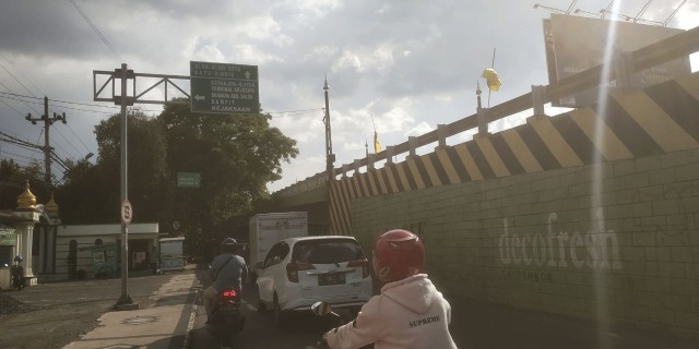 Kepadatan arus kendaraan lalu lintas di kawasan Fly Over Arjosari Kota Malang, pada Kamis (29/10/2020). Foto: Ulul Azmy 
