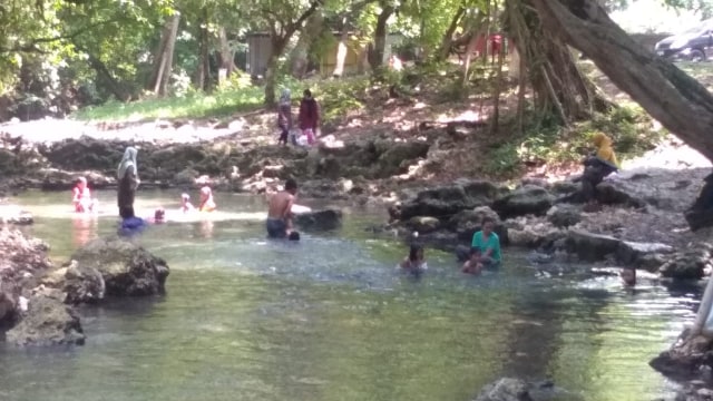Suasana wahana wisata air Grogoland yang berada di Desa Ngunut Kecamatan Dander Kabupaten Bojonegoro. Rabu (28/10/2020)