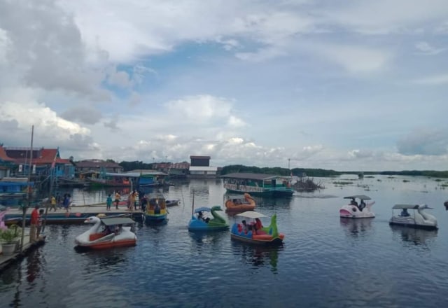 Situasi di lokasi wisata susur sungai Kereng Bengkirai.