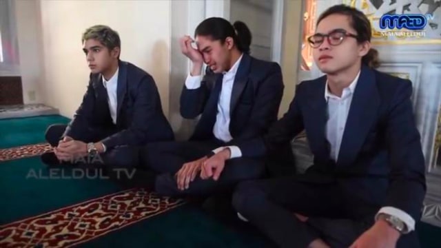 El Rumi menangis saat Maia Estianty dan Irwan Mussry menikah. Foto: YouTube MAIA ALELDUL TV.