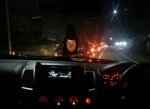 Antrean panjang di ruas jalur utama Gunungkidul. Foto: Erfanto/Tugu Jogja.