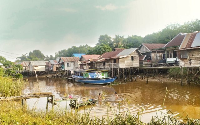 Pemukiman warga di Sungai Pedado, Kelurahan Keramasan, Kertapati Palembang. (Foto. Reno /Urban Id)