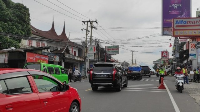 Suasana jalur Puncak, Bogor, ramai lancar di hari ketiga libur panjang. Foto: Humas Polres Bogor