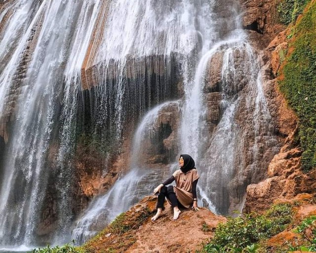 Foto: Menikmati Air Terjun Berundak di Pulau Wawonii (109379)